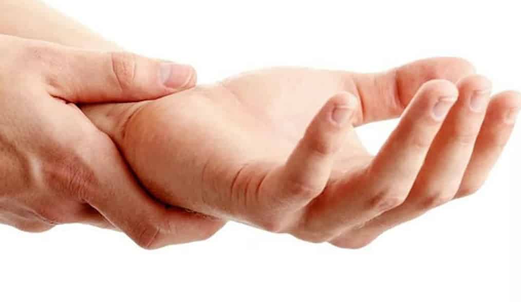ما هي أسباب خدر اليدين